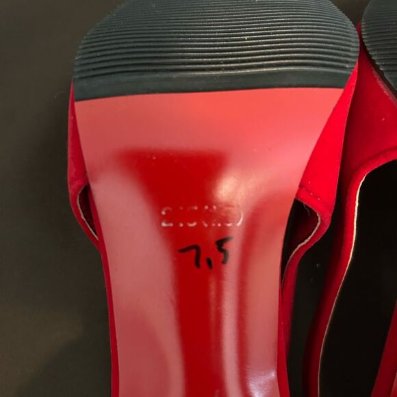 Women’s red velvet cut out heels size 7.5 - Picture 9 of 10